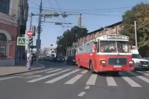 Обзорная экскурсия по Ярославлю на ретроавтобусе - 2