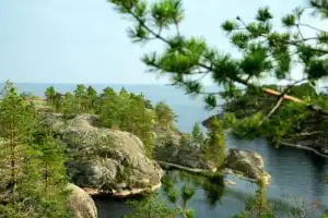 Скалистое ожерелье Приладожья: прогулка на катере из Сортавалы