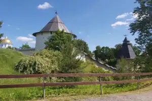 Из Пскова в Изборск и Печоры: две крепости, две святыни - 9