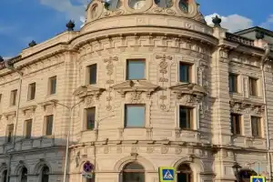 Красивые истории Кремлёвской улицы