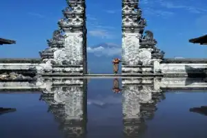 Святыни Восточного Бали — из Денпасара Святыни Восточного Бали — из Денпасара