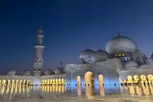Сияние вечернего Абу-Даби Сияние вечернего Абу-Даби
