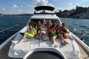 На яхте — по Босфору: групповая прогулка