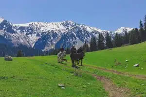 Каракол, ущелье Джети-Огуз, скалы и водопад Каракол, ущелье Джети-Огуз, скалы и водопад