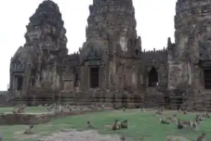 Реальный Таиланд: экскурсия по местам поклонения и силы — из Бангкока - 10