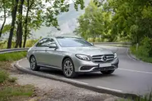Трансфер из аэропорта в Сочи на автомобиле Mercedes-Benz E-Class Трансфер из аэропорта в Сочи на автомобиле Mercedes-Benz E-Class