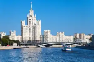 Ланч-круиз на теплоходе от парка «Зарядье» Ланч-круиз на теплоходе от парка «Зарядье»