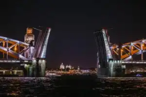 Прогулка на развод мостов «Ночной круиз-концерт» Прогулка на развод мостов «Ночной круиз-концерт»