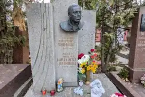 Новодевичье кладбище: легендарные имена в отражении истории - 20
