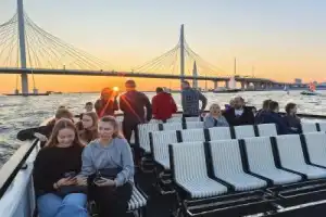 Вояж на элитном теплоходе в сопровождении гида и живой музыки - 19