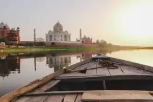 Экскурсия в Тадж-Махал и лодочная прогулка вдоль его стен Экскурсия в Тадж-Махал и лодочная прогулка вдоль его стен