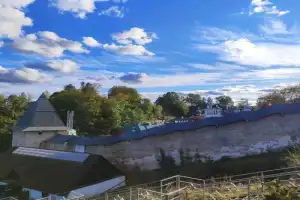Псков и Печоры: крепости, храмы и звонница