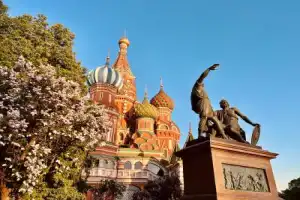 Путь к сердцу Москвы: Красная площадь и Никольская улица Путь к сердцу Москвы: Красная площадь и Никольская улица