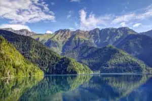 Из Гагры — в сказочный мир горных озёр и водопадов Из Гагры — в сказочный мир горных озёр и водопадов