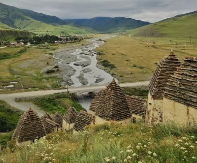 Топ-места Осетии: Даргавс, Мидаграбинские водопады и качели над пропастью - 5