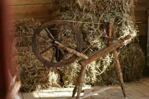 «Искусное веретено»: мастер-класс по прядению в Вологде