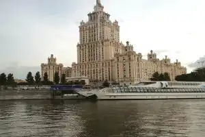 На речном трамвайчике от Киевского вокзала до парка «Фили»