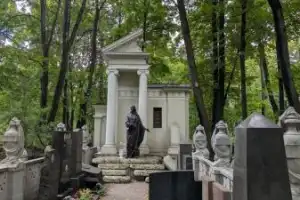 Тени Введенского кладбища: истории, судьбы, легенды Тени Введенского кладбища: истории, судьбы, легенды