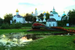Сергиев Посад: возле стен монастырских - 16