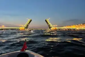 Ночная водная прогулка к самым известным разводным мостам Петербурга - 8