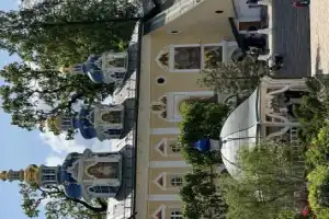 Монастырь в Печорах и малиновый хутор — из Пскова