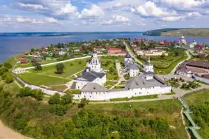 Свияжск, Храм всех религий и Раифский монастырь