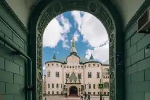 Большая Покровская и окрестности: прогулка-квест в вашем смартфоне (без гида) Большая Покровская и окрестности: прогулка-квест в вашем смартфоне (без гида)