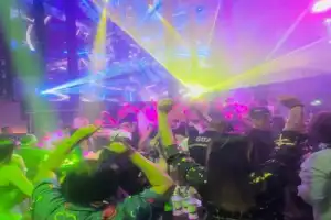 Чок ди! Весёлый трип по барам и ночным клубам - 10