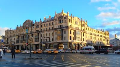 Петровка: московский Париж с чертами Вены, Берлина и Варшавы Петровка: московский Париж с чертами Вены, Берлина и Варшавы