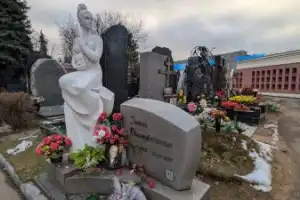 Новодевичье кладбище: легендарные имена в отражении истории - 3