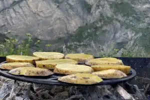Горы, нарзан и самые вкусные шашлыки Горы, нарзан и самые вкусные шашлыки