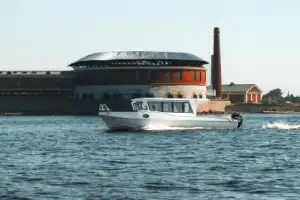 Морская прогулка к фортам и маяку Кронштадта Морская прогулка к фортам и маяку Кронштадта