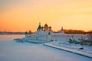 Из Москвы под стук колёс: всей семьёй на туристическом поезде в Великий Устюг и Кострому Из Москвы под стук колёс: всей семьёй на туристическом поезде в Великий Устюг и Кострому