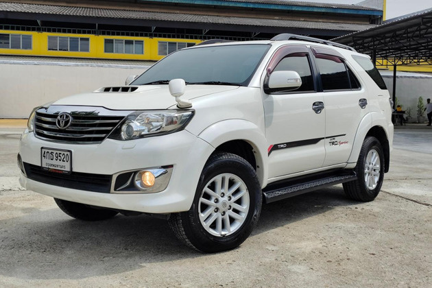 Автомобиль с русским водителем для поездок по Бангкоку и Таиланду