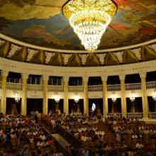 Милан-Удэ: экскурсия в оперный театр