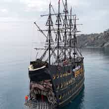 Пиратская Яхта Gonster: Утро и Закат (Алкоголь на закате) Пиратская Яхта Gonster: Утро и Закат (Алкоголь на закате)