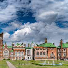 Шереметевский замок и озеро Светлояр Шереметевский замок и озеро Светлояр