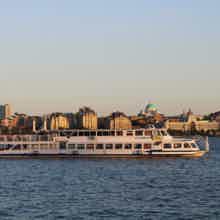 Аренда теплохода «Азимут»