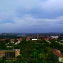 Донецк — город контрастов: война и розы