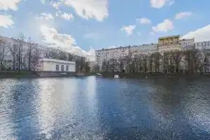 Апартаменты «Уютная и просторная двушка с видом на Патриаршие», Москва