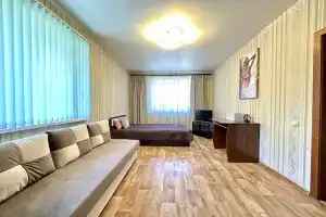 Апартаменты «В новостройке с балконом», Тобольск