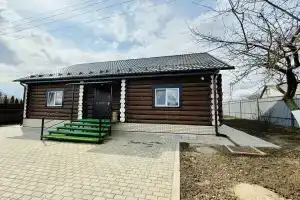 Гостевой дом «Бревенчатый дом в 10 мин от центра города»