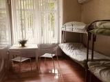 Кровать в общем 6-местном номере для женщин