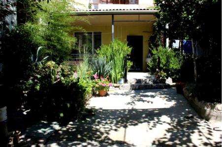 Гостевой дом у подножия Генуэзской крепости - 0