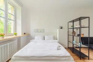 Светлые апартаменты на площади Победы