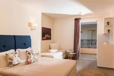 Mirage Studios - 112