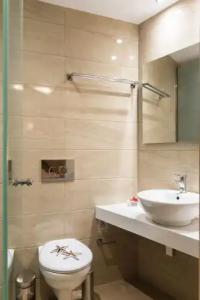 Mirage Studios - 175