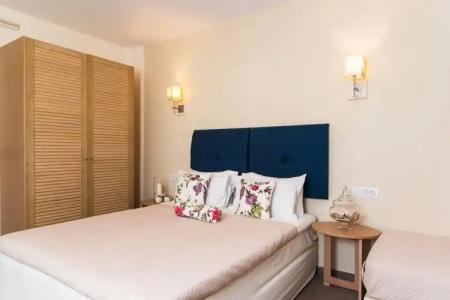 Mirage Studios - 145