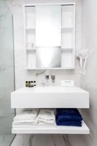 Crystal villas & suites - 23