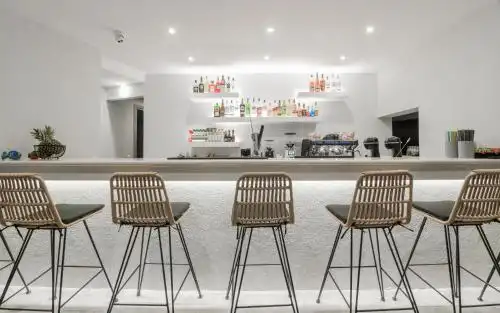 Lagoon Luxury Suites - 10